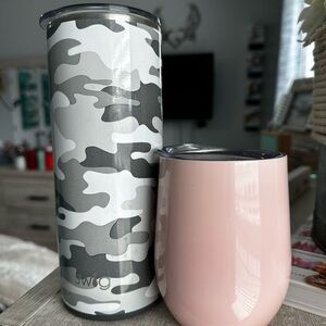 102. Swig Camo and Pink Tumbler Set